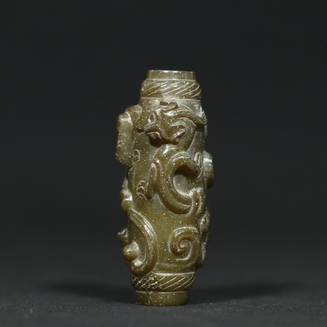 Old Hetian Jade Carved Dragon Phoenix Lezi Pendant: Title: Old Hetian Jade Carved Dragon Phoenix Lezi Pendant Origin: Chinese Date/Period: After1900 Materials: Hetian Jade Dimensions: 49x20(mm) 1.93x0.79(inches) Weight 0.06 lbs/25.7g Reserve: $199.00 S