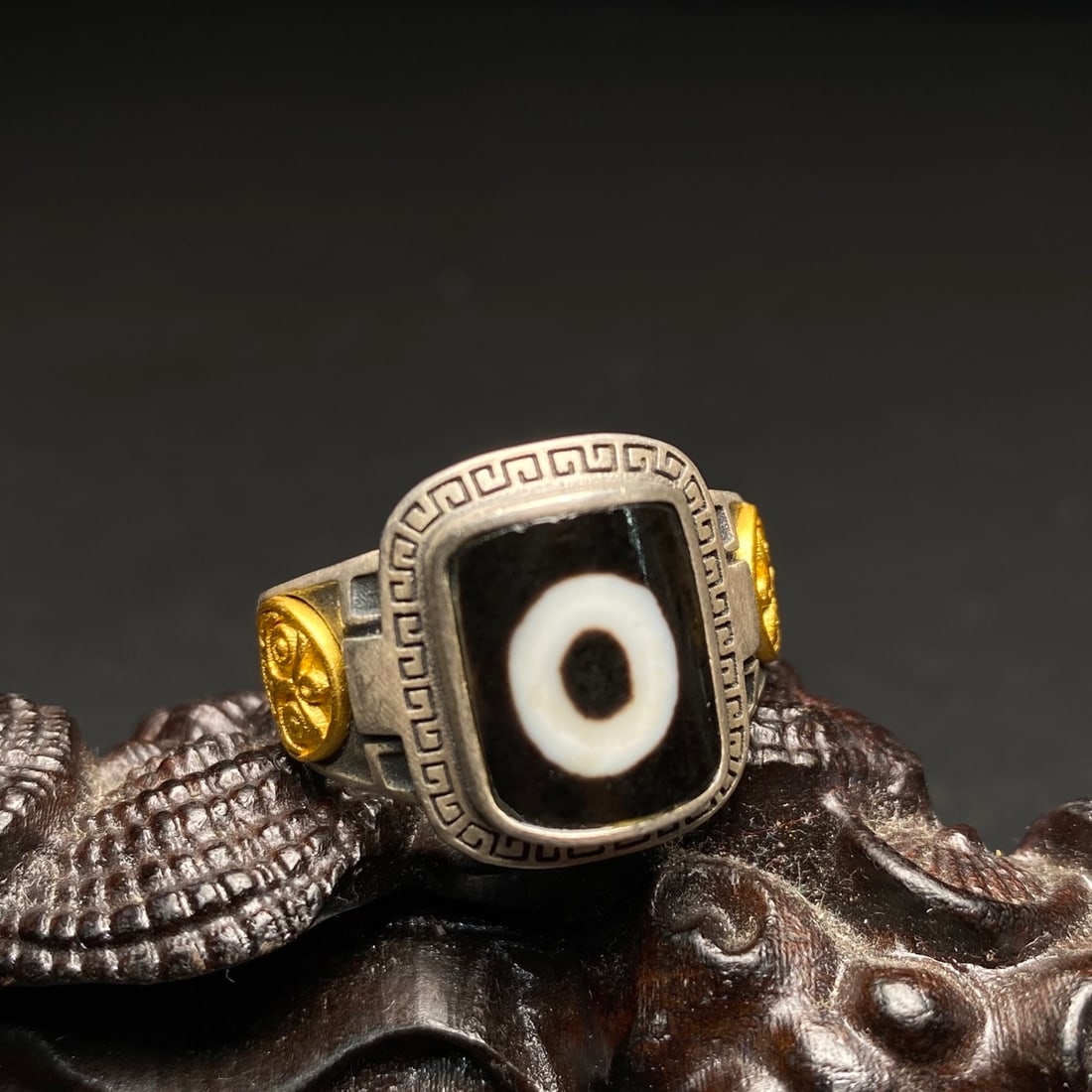 Silver Inlay DZI Agate Ring(Adjustable size): Title: Silver Inlay DZI Agate Ring(Adjustable size) Origin: Chinese Date/Period: After1910 Materials: Silver,DZI Agate Dimensions: 18(mm) 0.71(inches) Reserve: $199.00 Shipping: Domestic: Shipping rat