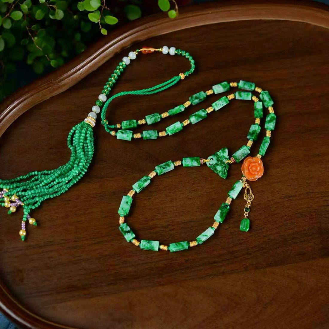Beautiful Green Jadeite Necklace: Title: Beautiful Green Jadeite Necklace Origin: Chinese Date/Period: After2026 Materials: Jadeite Dimensions: 10x5.3(mm) 0.39x0.21(inches) Reserve: $1,199.00 Shipping: Domestic: Shipping rates are