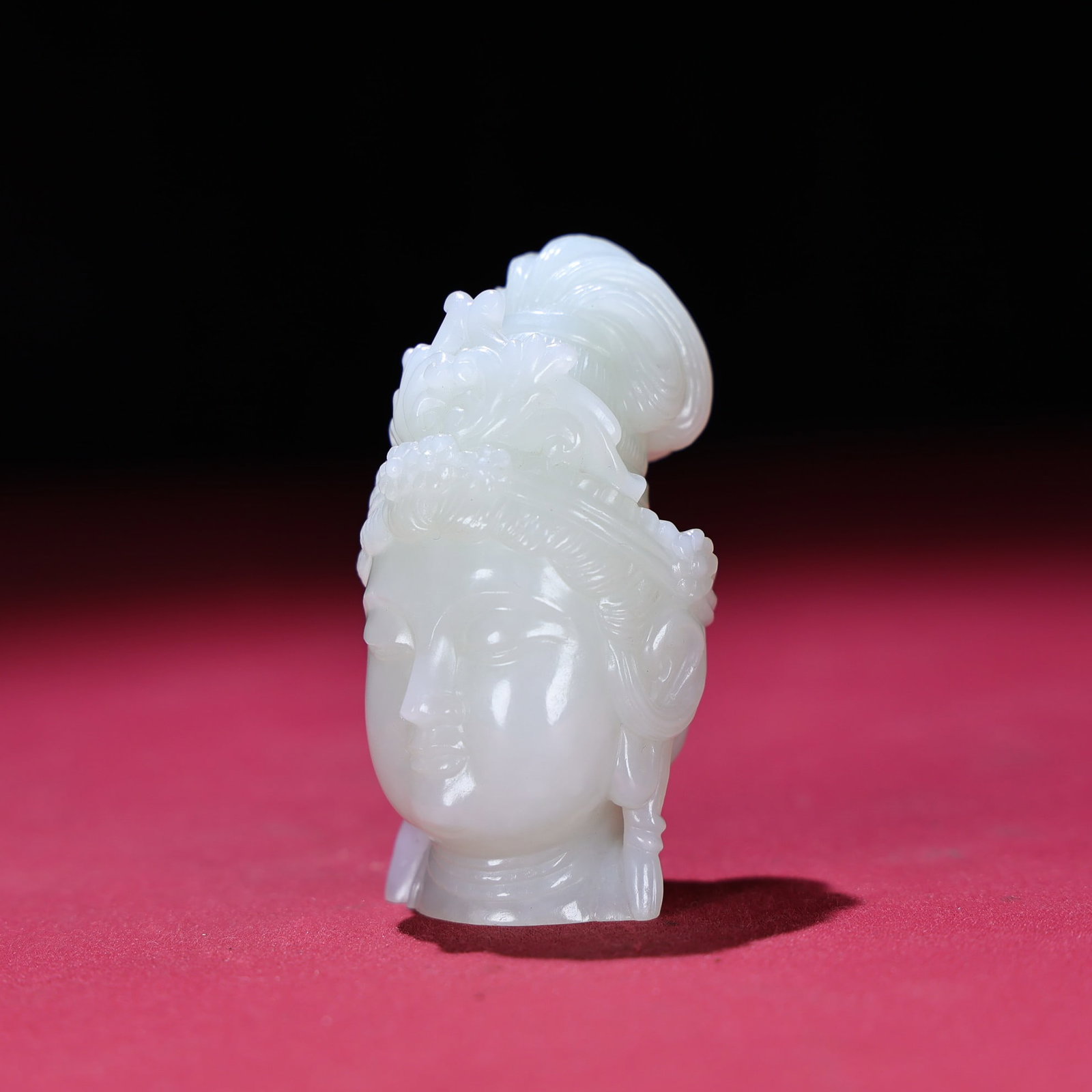 Superb White Hetian Jade Kwan-yin Head Statue: Title: Superb White Hetian Jade Kwan-yin Head Statue Origin: Chinese Date/Period: After1800 Materials: Hetian Jade Dimensions: 42x81x48(mm) 1.65x3.19x1.89(inches) Weight 0.40 lbs/182g Reserve: $1,999.