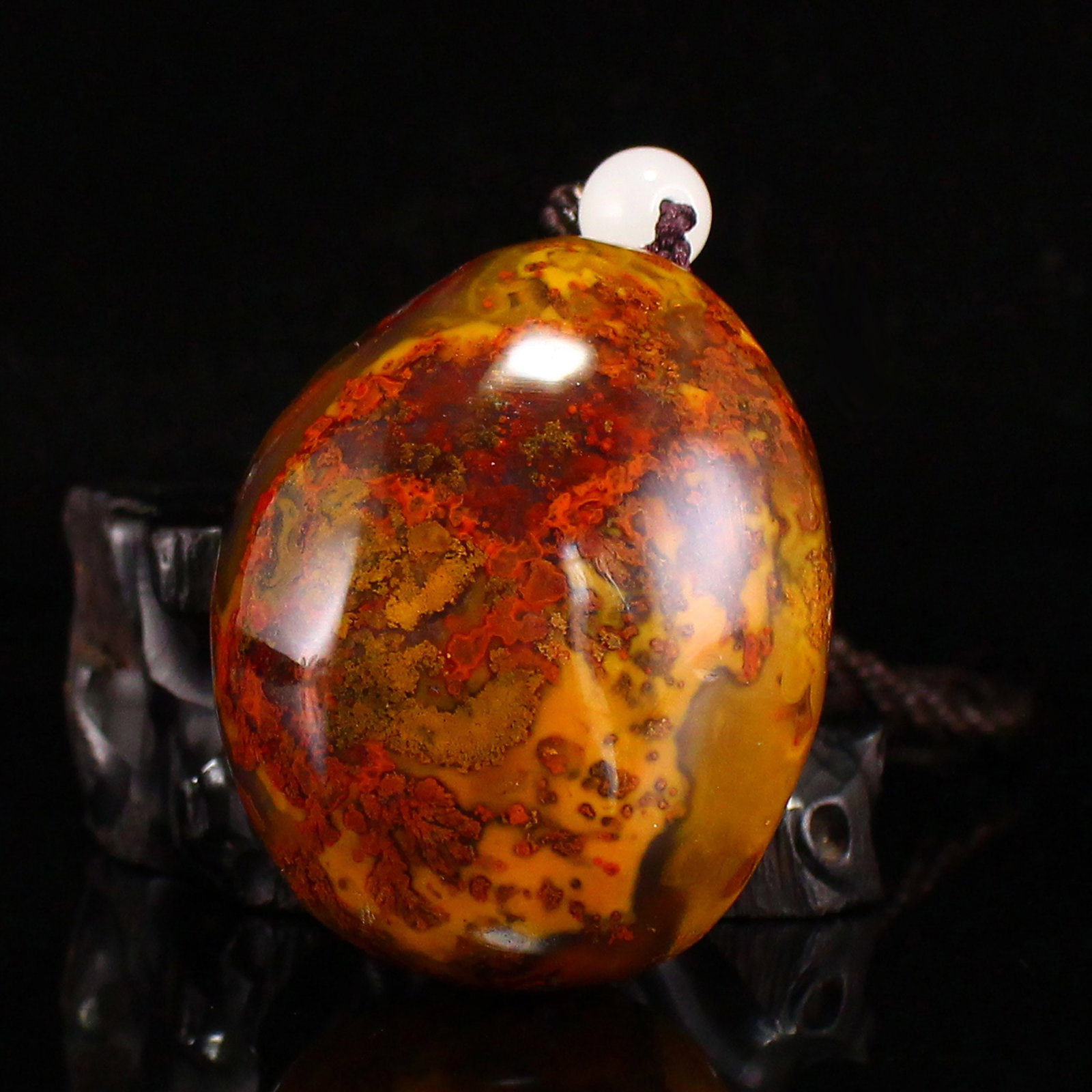 Natural Zhanguo Hong Agate Original Stone Pendant: Title: Natural Zhanguo Hong Agate Original Stone Pendant Origin: Chinese Date/Period: After2020 Materials: Agate Dimensions: 55x45x38(mm) 2.17x1.77x1.50(inches) Weight 0.31 lbs/139g Reserve: $99.00