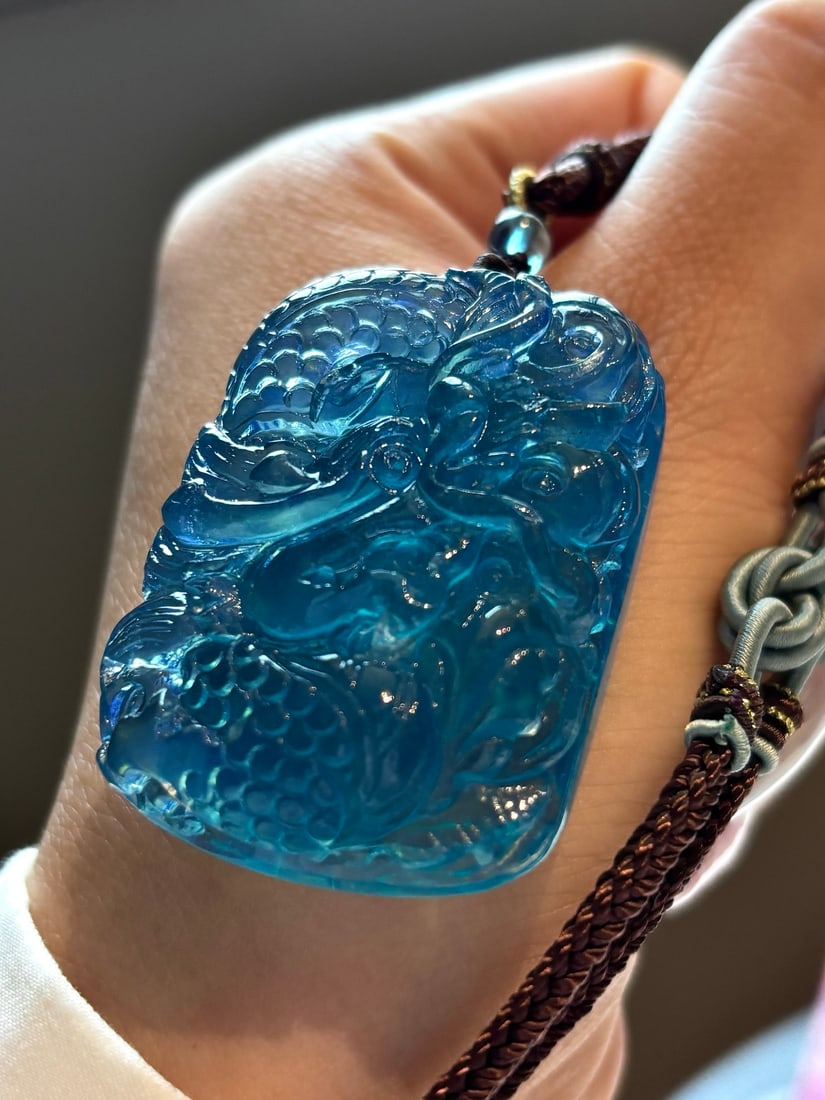 Beautiful Natural Aquamarine Carved Dragon Pendant: Title: Beautiful Natural Aquamarine Carved Dragon Pendant Origin: Chinese Date/Period: After2026 Materials: Aquamarine Dimensions: 48x33x17(mm) 1.89x1.30x0.67(inches) Weight 0.09 lbs/42.8g Reserve: $6
