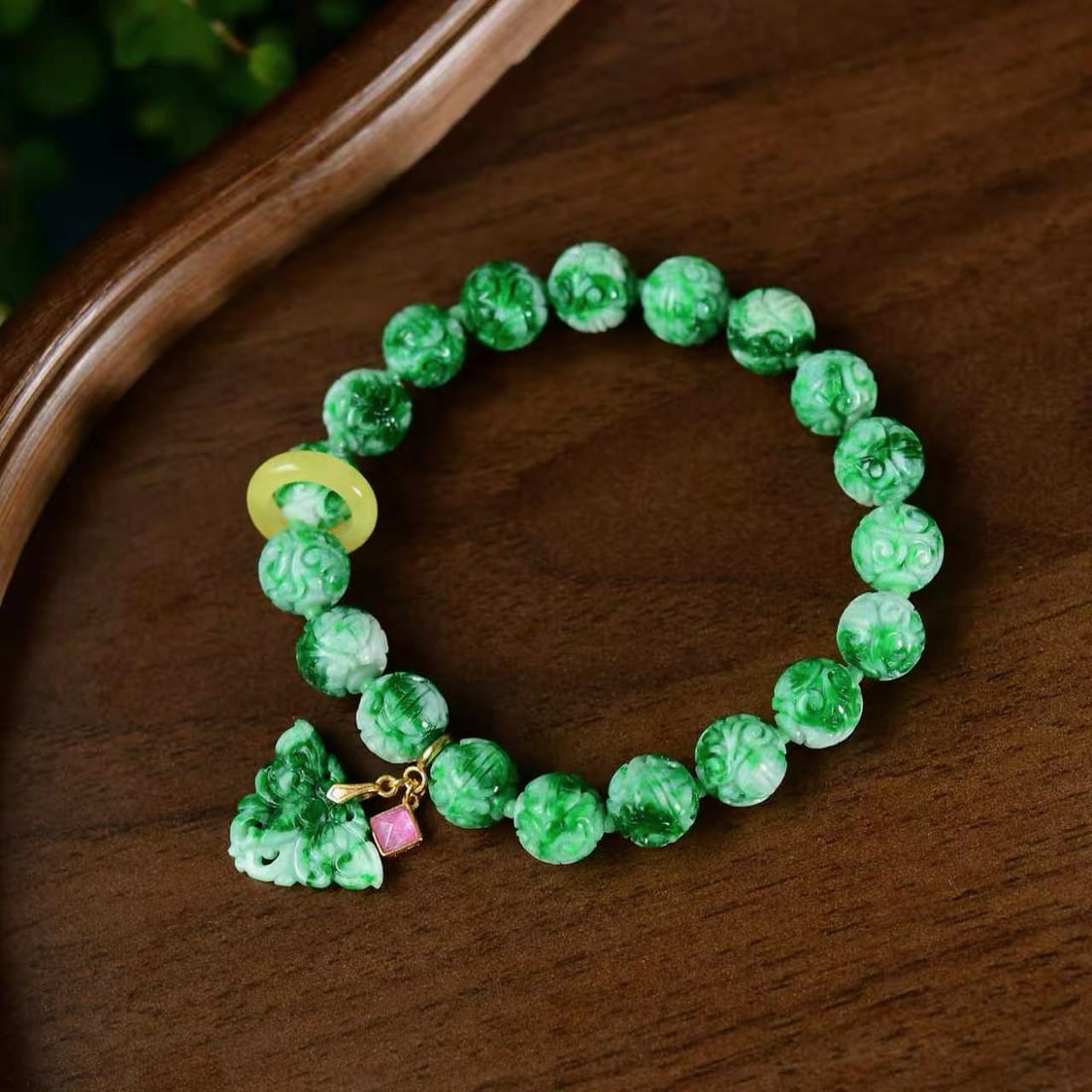 9.8mm Natural Green Jadeite Bracelet with Certificate: Title: 9.8mm Natural Green Jadeite Bracelet with Certificate Origin: Chinese Date/Period: After2026 Materials: Jadeite Dimensions: 9.8(mm) 0.39(inches) Reserve: $1,499.00 Shipping: Domestic: Shipping 