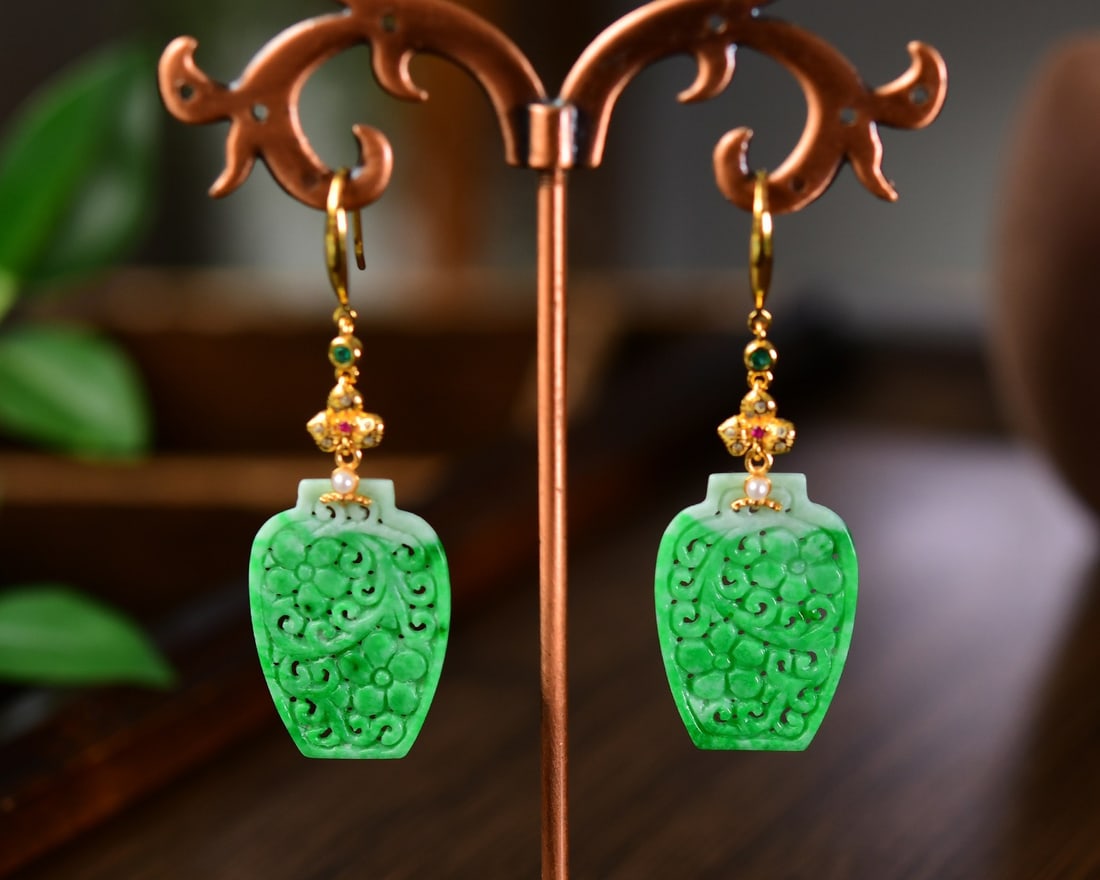 A Pair Silver Inlay Green Jadeite Earrings: Title: A Pair Silver Inlay Green Jadeite Earrings Origin: Chinese Date/Period: After2026 Materials: Silver,Jadeite Dimensions: 28x19x2.3(mm) 1.10x0.75x0.09(inches) Length: 52mm Reserve: $288.00 Shippi