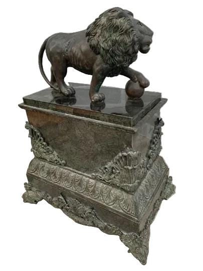 Antique French Marble Lion Mantel Clock - 4