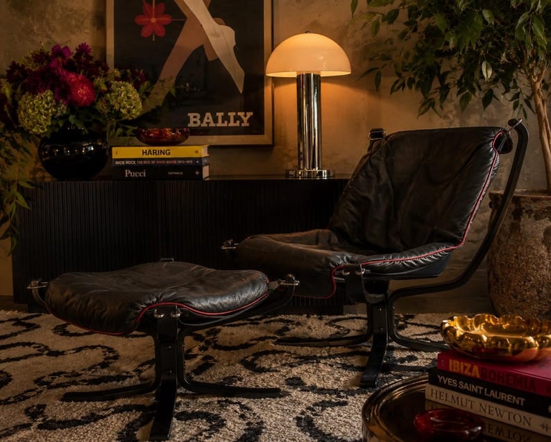 Danish Modern Falcon Chair and Ottoman by Sigurd Ressell: Title: Danish Modern Falcon Chair and Ottoman by Sigurd Ressell Description: Vintage Danish Modern Falcon Black Leather Lounge Chair and Ottoman by Sigurd Ressell for Vatne Furniture - 2 Piece Set Vin