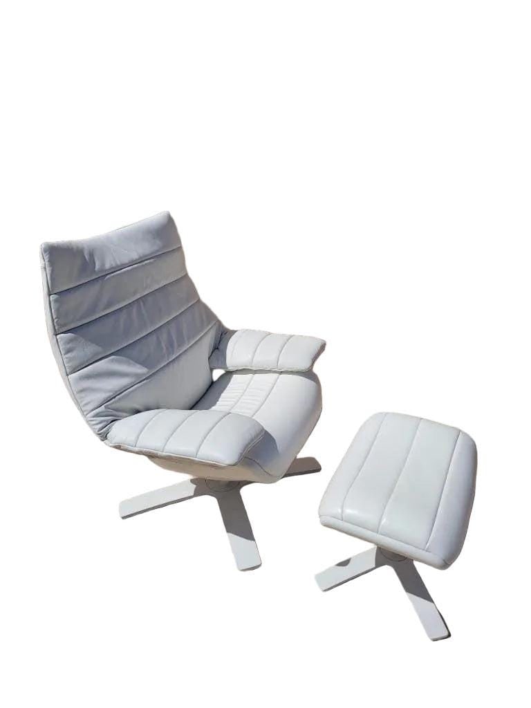 Modern Italian Re-Vive Lounge Chair and Ottoman By Natuzzi Newly Reupholstered - 3
