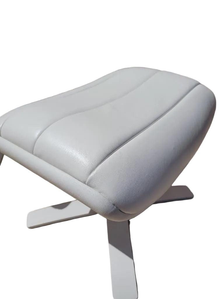 Modern Italian Re-Vive Lounge Chair and Ottoman By Natuzzi Newly Reupholstered - 6