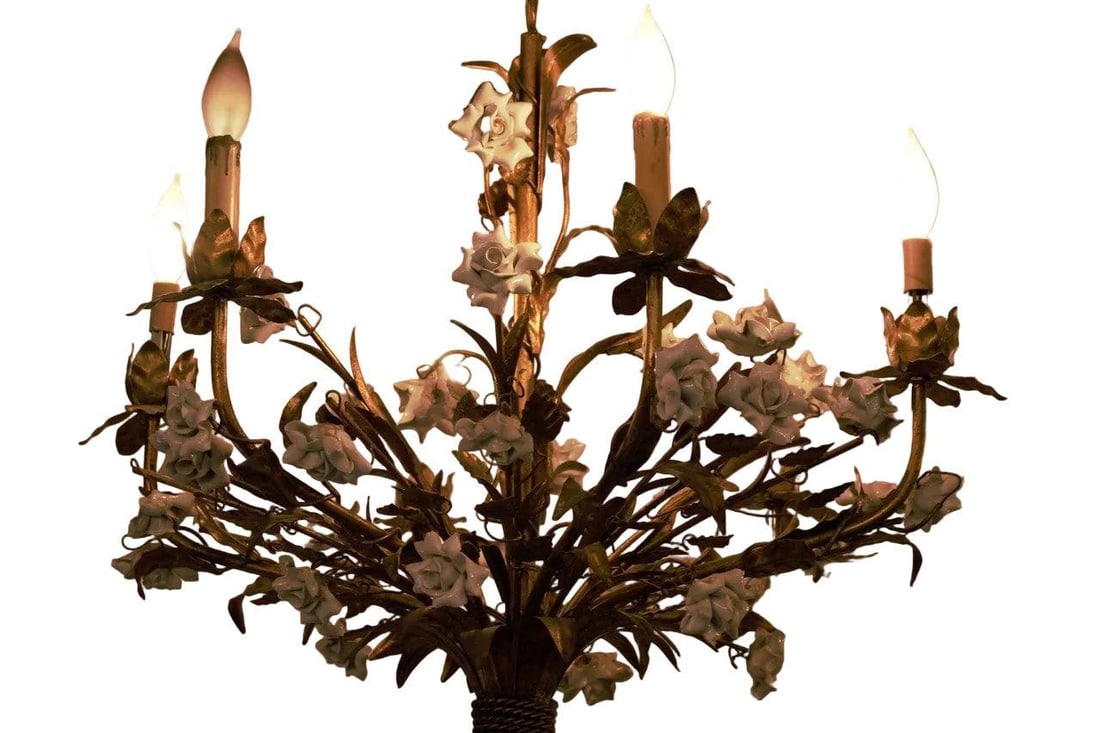 Hollywood Regency Italian White Porcelain Roses Chandelier - 3