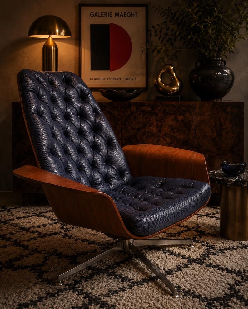 MCM George Mulhauser Mr. Chair Newly Reupholstered: Title: MCM George Mulhauser Mr. Chair Newly Reupholstered Description: Mid Century Modern George Mulhauser for Plycraft "Mr. Chair" Lounge Chair Newly Reupholstered in Burberry Print Blue Leather We u