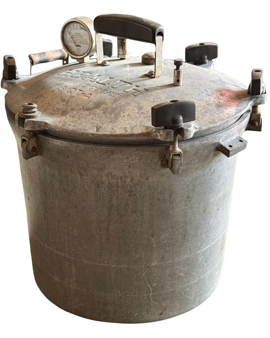 Vintage National Aluminum Mfg Co. "Health" 18 Qt-A Pressure Cooker: This vintage "Health" 18 Qt-A pressure cooker was manufactured by the National Aluminum Mfg Co. of Peoria, Ill. The cooker appears to be constructed of heavy-gauge aluminum and features a pressure
