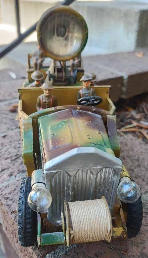 Hausser -Elastolin windup searchlight truck, catalog no. 742, the rarer version with rubber tires, - 2