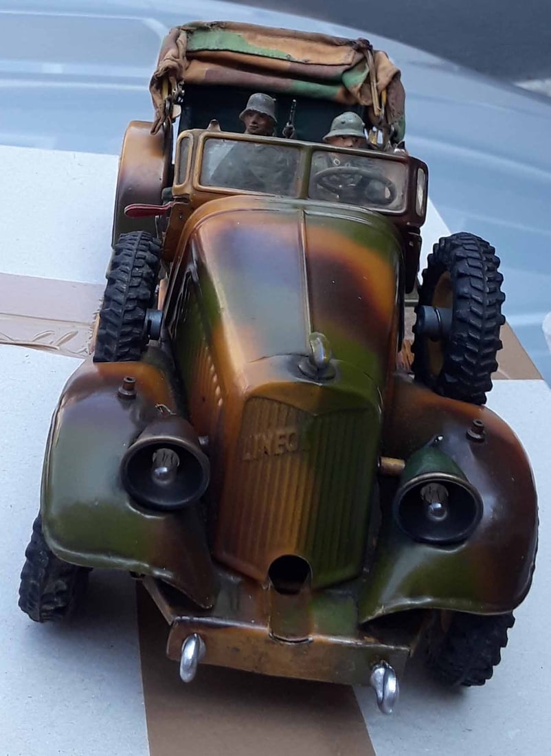 1937 Lineol staff car ("Kubelwagen"), catalog number 1203/5 Made in Germany , powerful windup motor, - 2