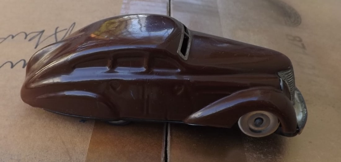 Schuco Maybach Limousine 1010 (Made in Germany), windup motor , no-fall action off the end of the - 2