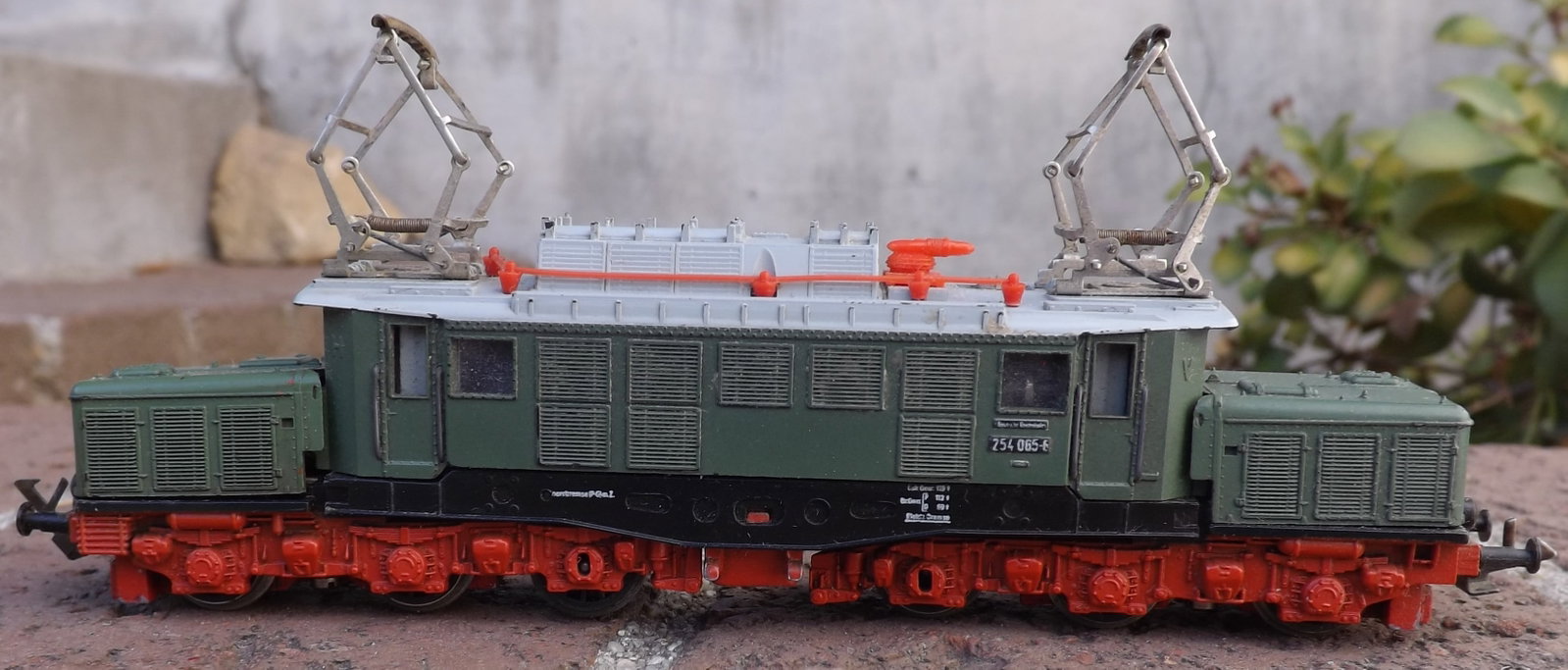 Made in Germany "Krokodil" electric locomotive, raising pantographs, TT scale , c10. - 2