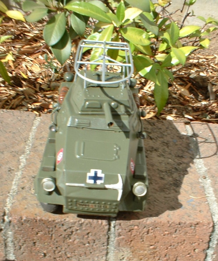 Tippco WH-196 "Panzerspahwagen" , 8 wheels, windup, forward/rear control and brake, c9.5.Two hatches - 2