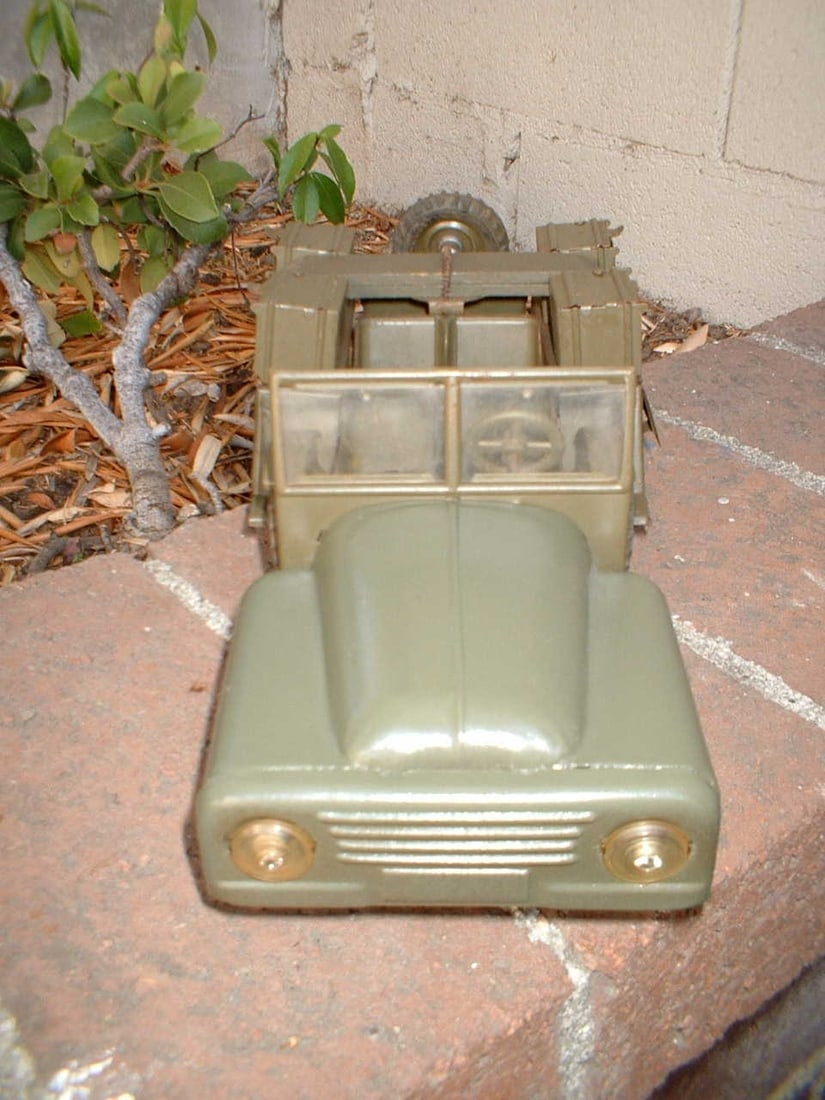 Hausser-Elastolin electric drive truck with working headlights, catalog no.731, c9.: Hausser Elastolin electric drive truck with working headlights, catalog no.731, c9. Reserve: $636.00 Shipping: Domestic: Flat rate of $45.00 to anywhere within the contiguous U.S. International: