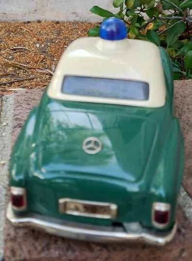 Schuco "Razzia" 5509, Made in Germany, blue light flashes on-off, the policement picks up the - 4