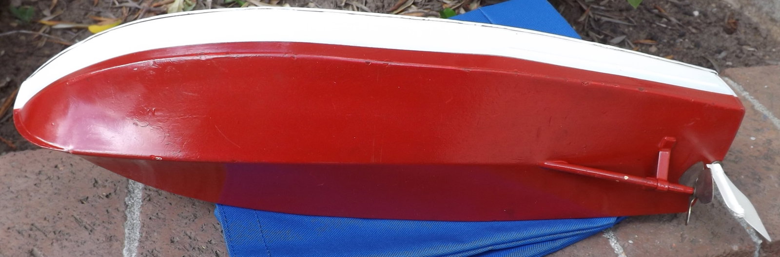 Late 1950's , 18" Lionel Craft Speedboat, like new,clockwork motor,complex cam driven rudder steers - 7