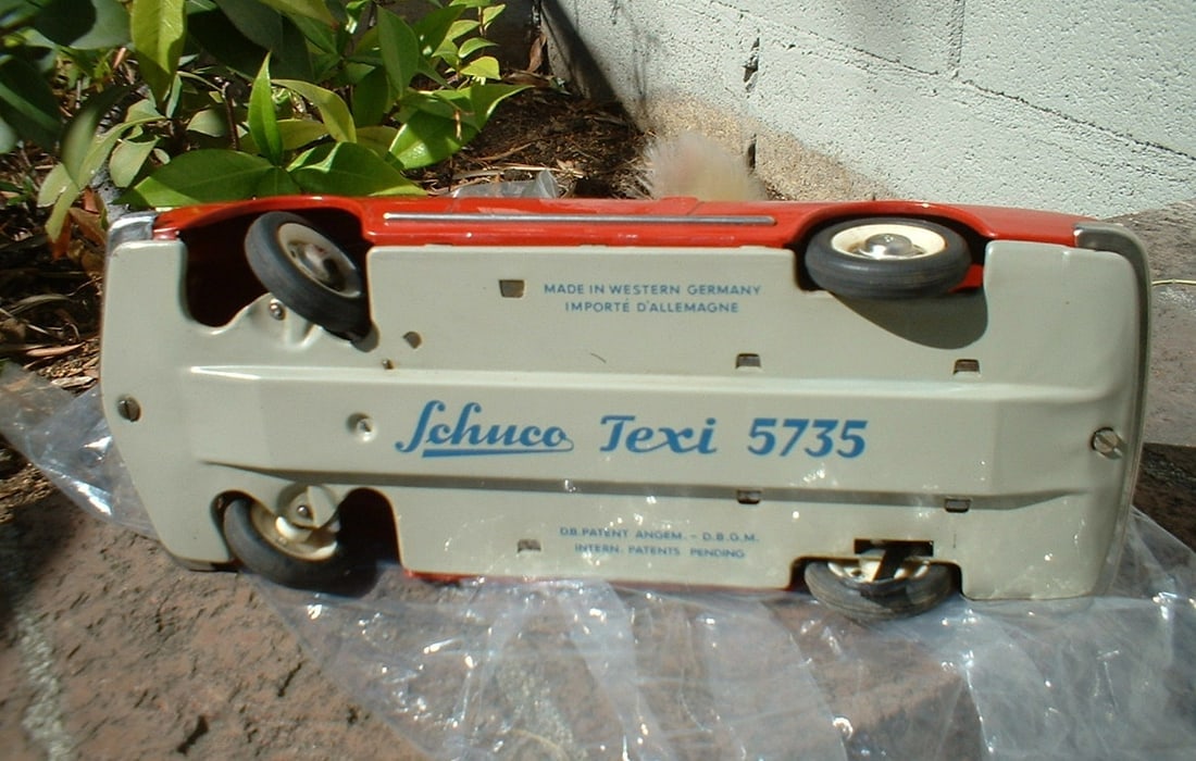Schuco "Texi" animated doll drives the Italian Alfa Romeo car, a clever program camshaft mechanism - 5