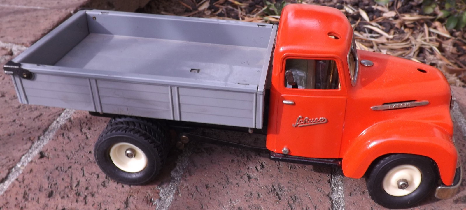 Schuco 6070 dump truck with transaxle-driven rising/lowering bed (Made in Germany),BO, ,c9 ,. - 3