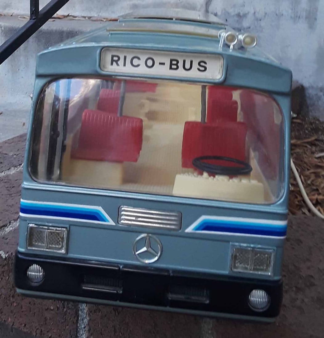 Rico Mercedes bus (made in Spain), c9, battery operated, multiple functions: 1.idling, 2.forward, - 4