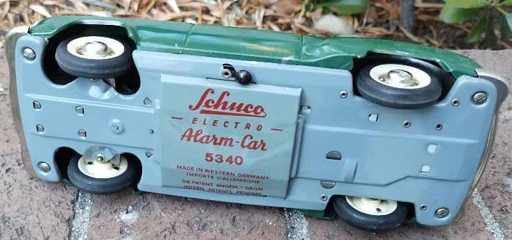 Schuco (Made in US Zone Germany) Alarm car 5340,the dome light flashes, the car produces a shrieking - 5