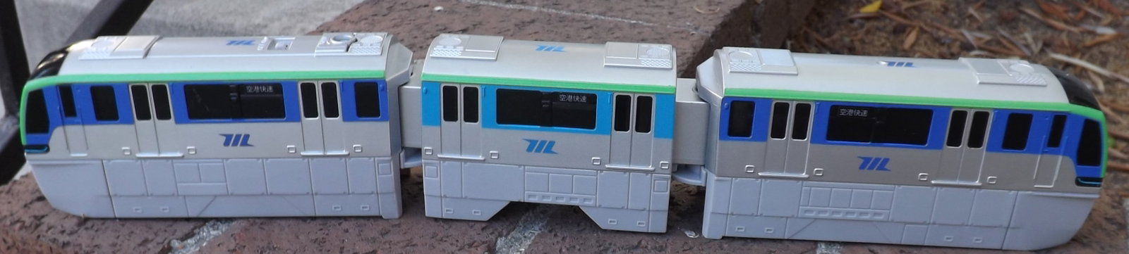 Tomi-Tomica Tokyo monorail 3-car green, c10. - 4