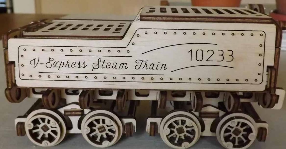 One of a kind windup locomotive, with track, c10,. - 4