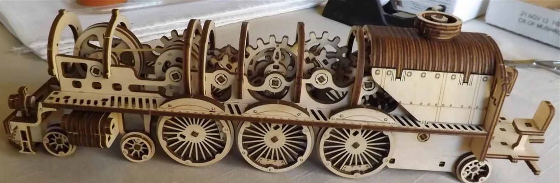 One of a kind windup locomotive, with track, c10,. - 5