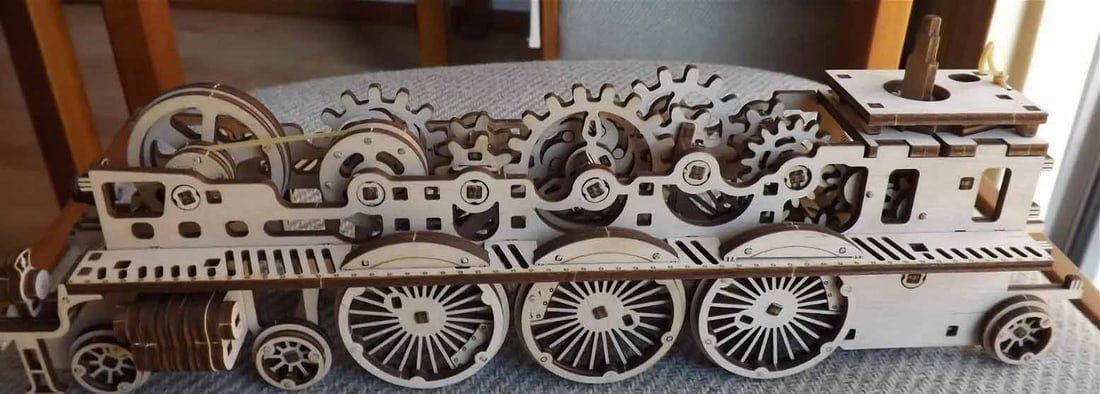One of a kind windup locomotive, with track, c10,. - 6