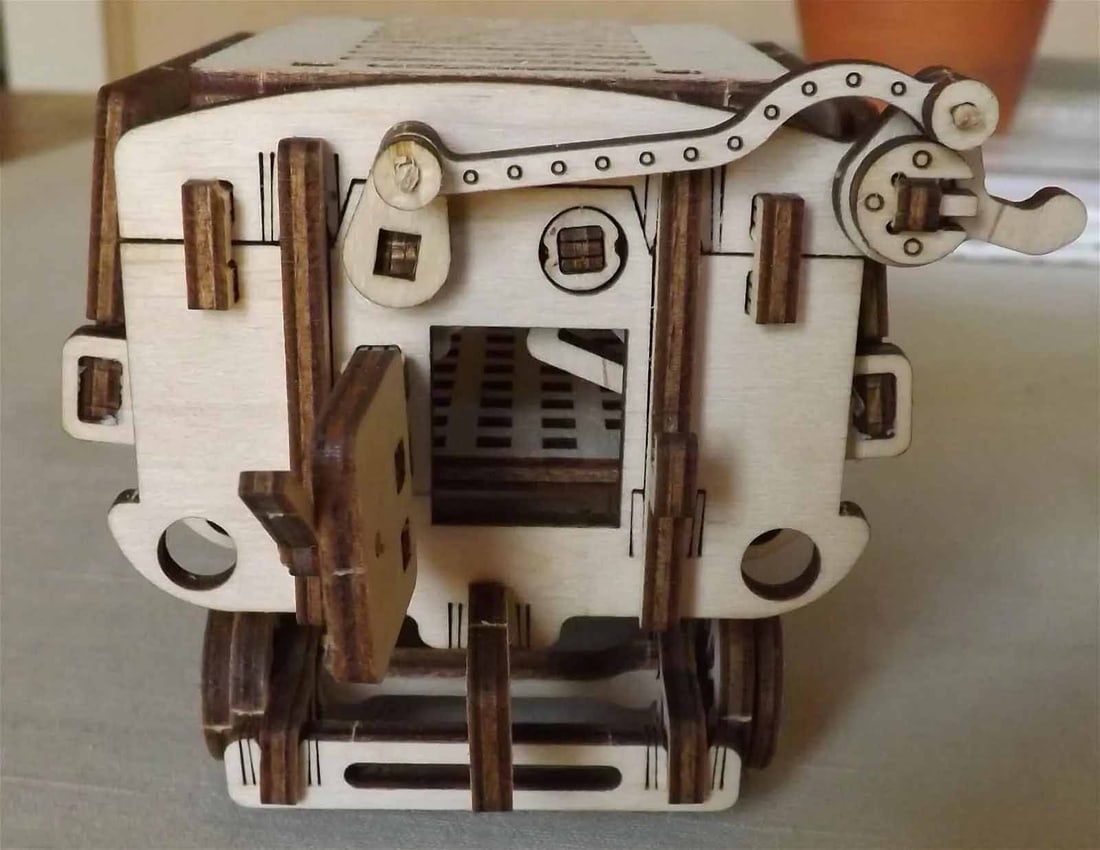 One of a kind windup locomotive, with track, c10,. - 8