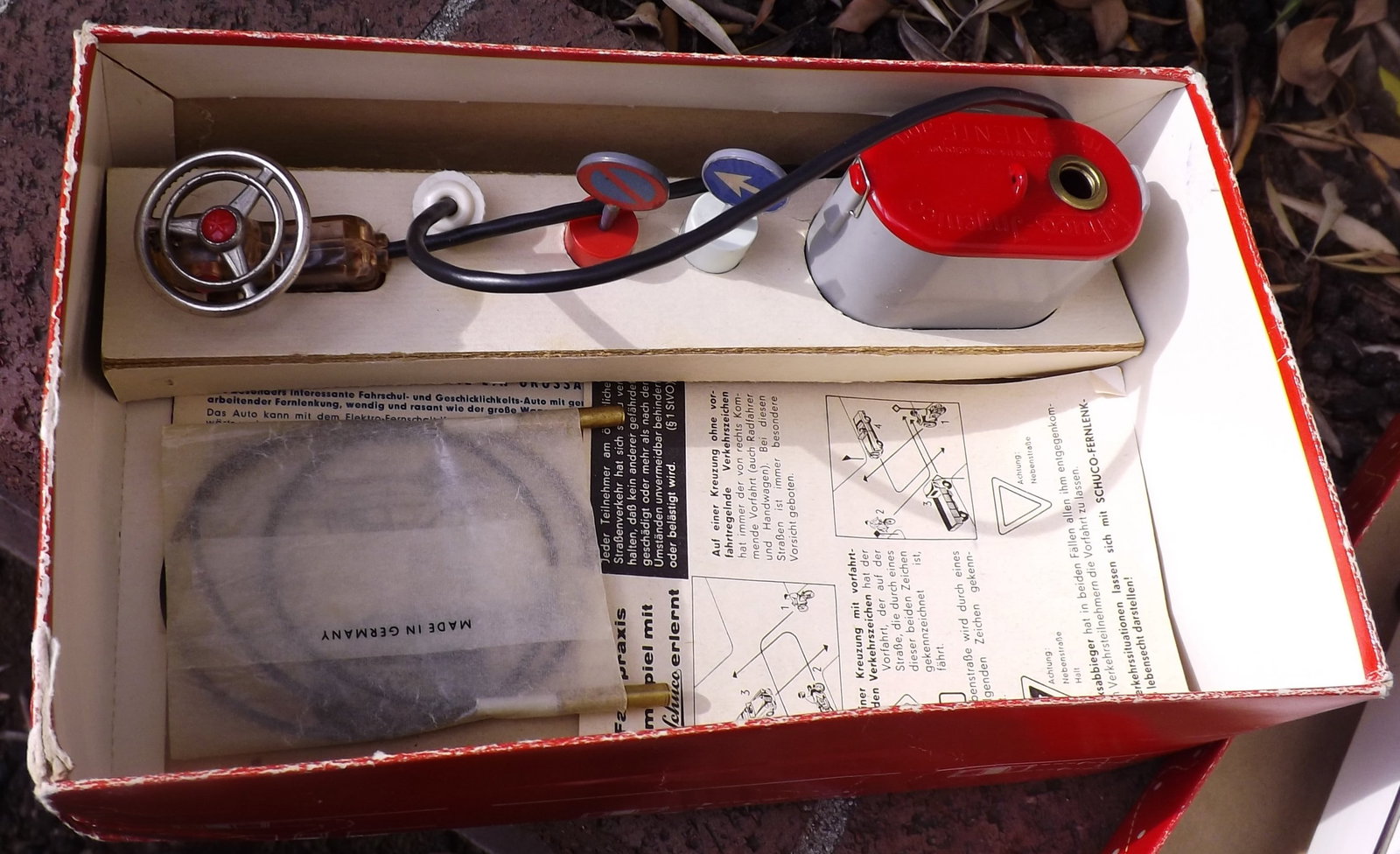 Schuco Control Car 5308, B/O , the rarer version with operating headlights, boxed, with all the - 8