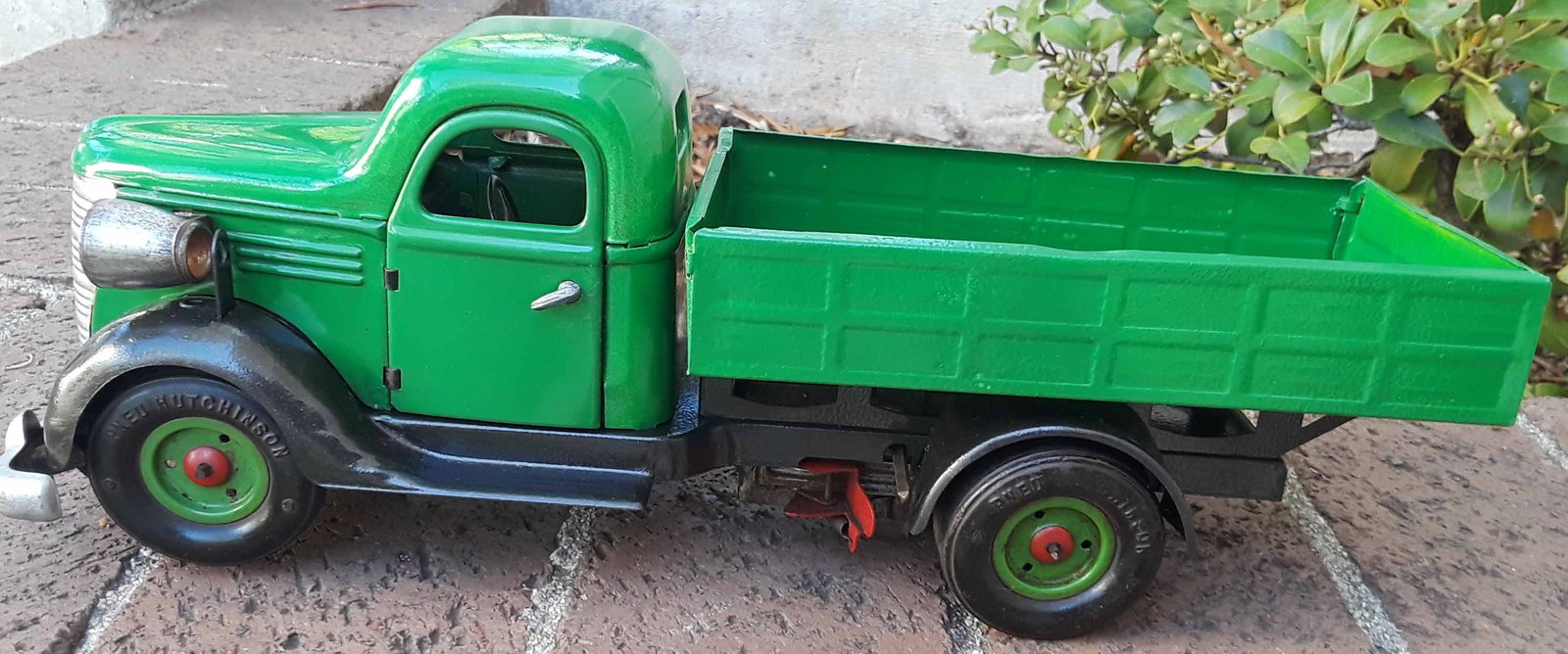 VeBe truck (Made in France cca 1950), c9. (1 of 5)