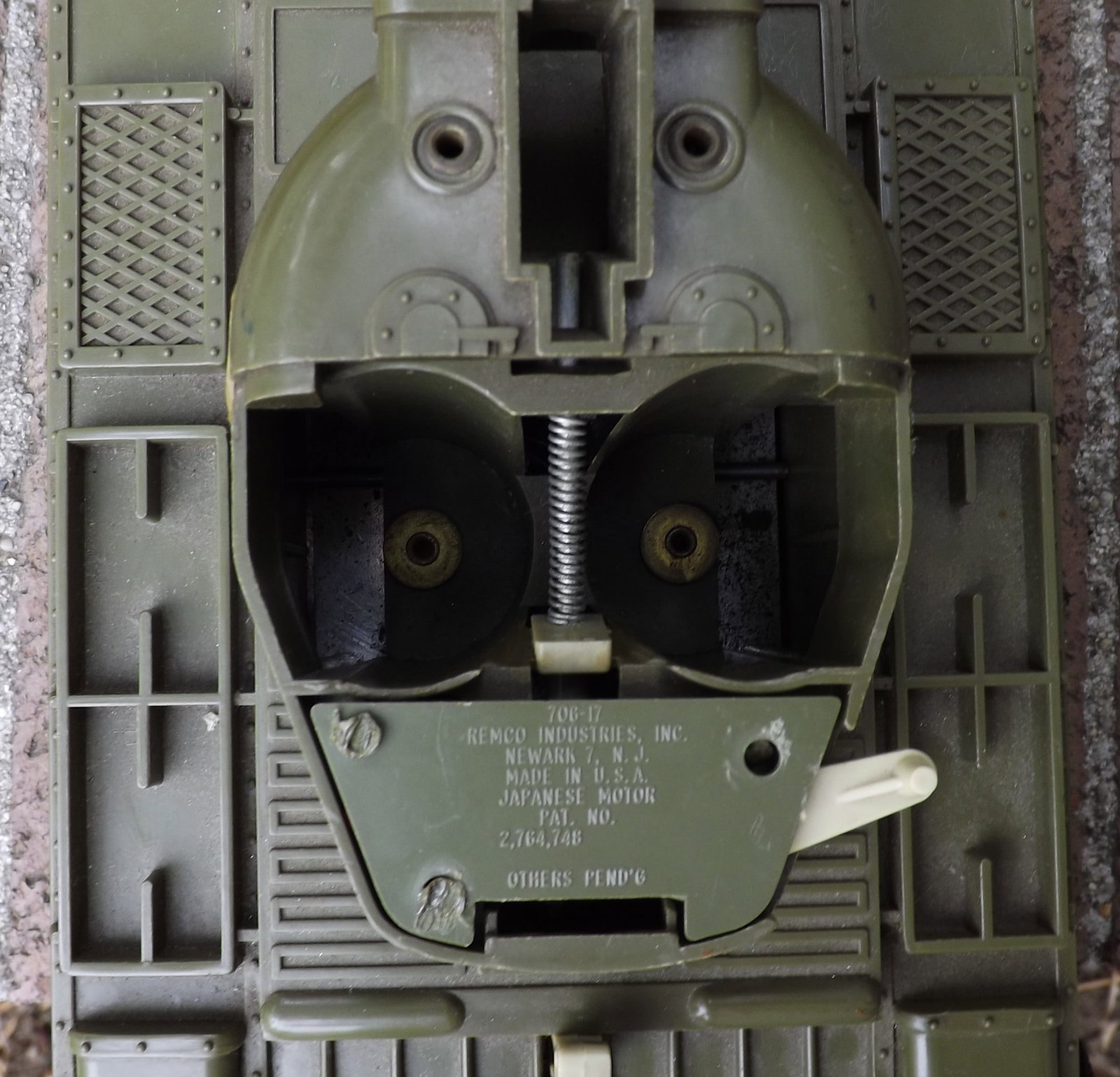 Remco "light Bulldog" tank, Made in USA, BO, fully operational, shoots projectiles, c9,. - 5