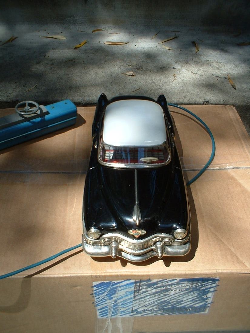 Gama Cadillac,electric car Made in Western Germany, rare two-tone color, forward/reverse, steering, - 2