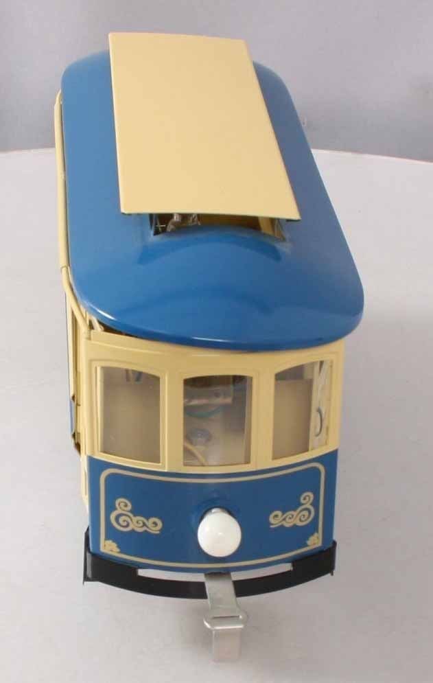 Lionel printed tinplate O gauge three rail tramway set 200 (motorized leading car),201(unmotorized - 5