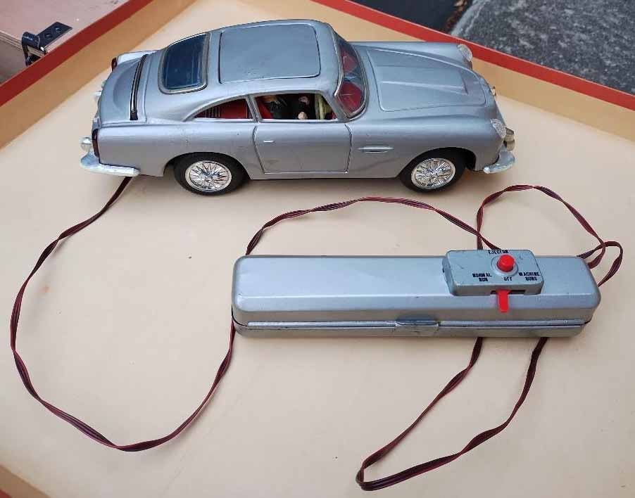 Aoshin James Bond Aston Martin DB5 (Made in Japan), the guns come out from the front ,battery - 3