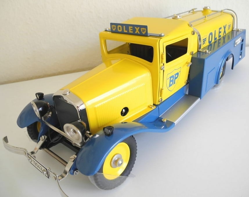 Marklin "Olex" Oil Tanker Truck #19042,windup with electric lights, boxed, unplayed with, c10. - 5