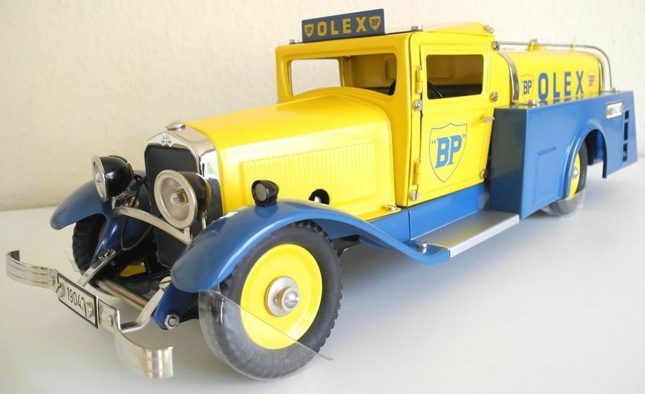 Marklin "Olex" Oil Tanker Truck #19042,windup with electric lights, boxed, unplayed with, c10. - 6