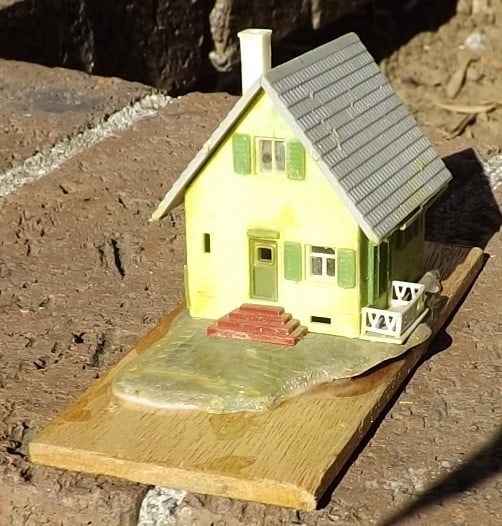 Little cabin, for TT scale railroad, Made in U.S.Zone Germany (1948-9), c9. - 2