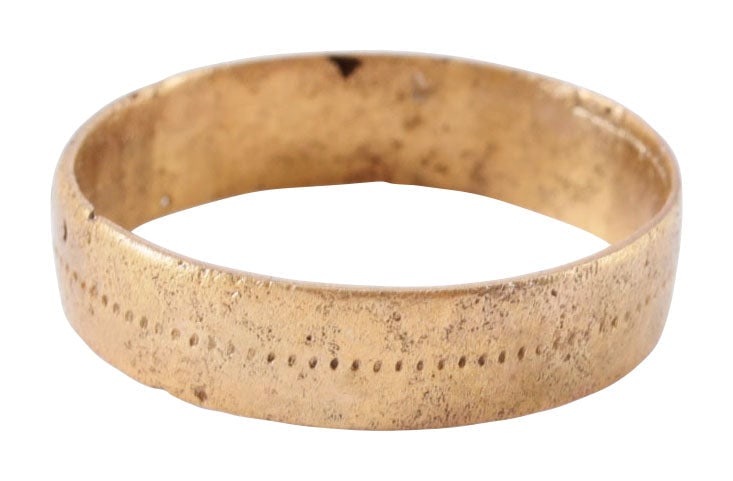 FINE VIKING WEDDING RING C.900-1050 AD, SIZE 9 3/4: Gilt bronze, 5.0mm width with flat face decorated with a fine hatched or stippled medial band. Excellent preservation with the 24karat gold surface restored. Gift boxed with certificate of authenticit
