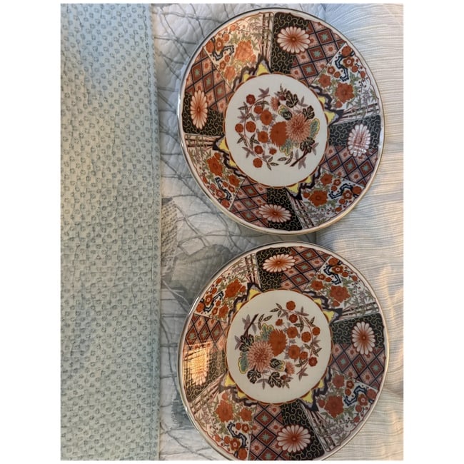 Antique pair of Japanese Porcelain 10" Plates - 7