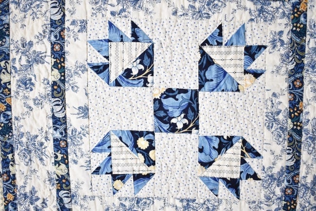Signed & Dated Bear Paw Compass Quilt - 5