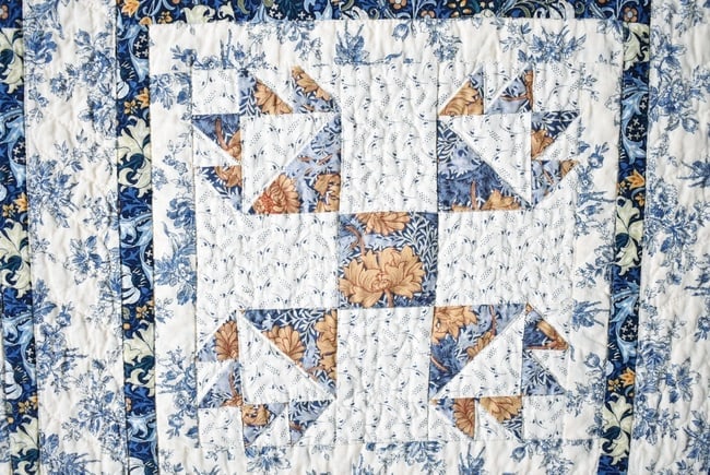 Signed & Dated Bear Paw Compass Quilt - 7