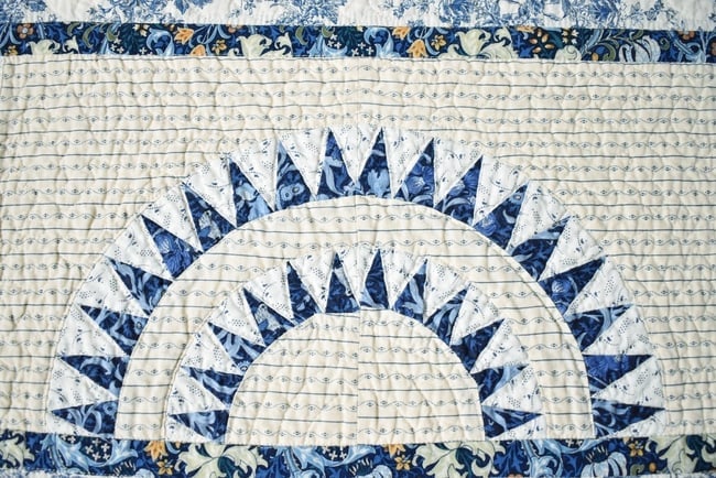 Signed & Dated Bear Paw Compass Quilt - 8