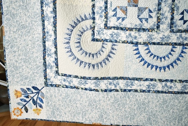 Signed & Dated Bear Paw Compass Quilt - 9