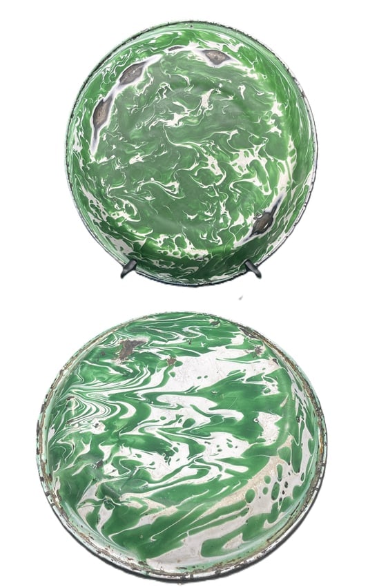 Pair of Antique Enamelware Chrysolite Green & White Graniteware Pie Plates (1 of 8)