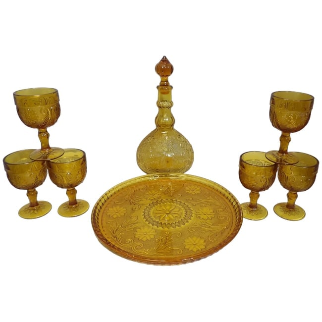 Tiara Sandwich Amber Decanter with Tray and Glasses: This Tiara Sandwich Amber Decanter with Tray and Glasses is in excellent condition. NO chips, cracks, stains, or flea bites. This vintage Indiana Glass, Tiara, Sandwich Glass decanter set is a stunnin
