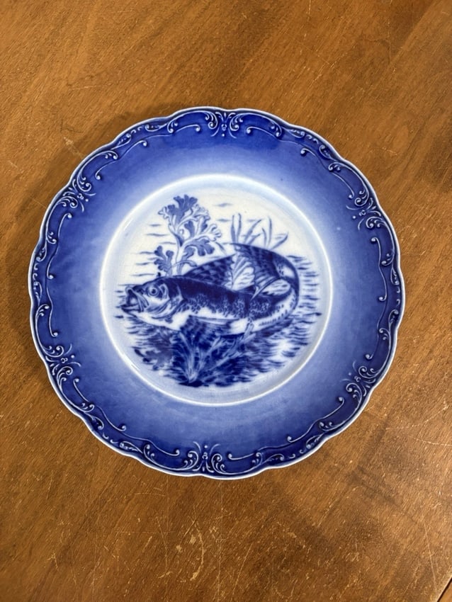 Flow Blue Fish Plate: It measures 8 3/8" and dates around the 1870's. It is in good condition with no chips, cracks or repairs Shipping: Domestic: Flat-rate of $15.00 to anywhere within the contiguous U.S. International: